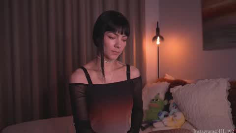 Holly Linder online show from November 2, 2025, 1:30 am