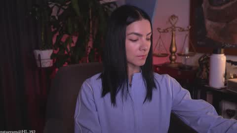 Holly Linder online show from March 26, 2026, 1:44 am