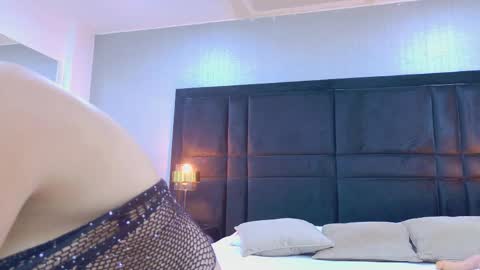 Holly online show from March 28, 2026, 12:05 pm