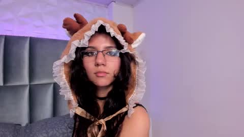 hollypeach_ online show from December 22, 2025, 7:44 pm