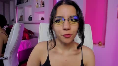 hollypeach_ online show from April 12, 2026, 5:51 pm