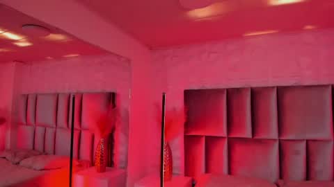 Snapshot of hollypeach_ chatting on April 24, 2026, 8:00 pm hollypeach_ online show from April 24, 2026, 8:00 pm