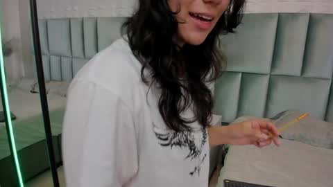 Snapshot of hollypeach_ chatting on April 27, 2026, 8:07 pm hollypeach_ online show from April 27, 2026, 8:07 pm