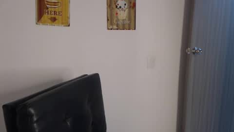 hollyshit_ online show from February 27, 2025, 12:54 am