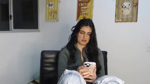 hollyshit_ online show from March 1, 2025, 1:22 am