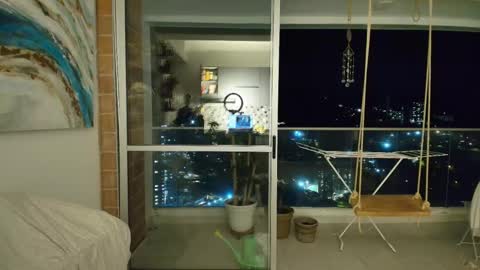 hollyshit_ online show from September 9, 2025, 11:59 pm