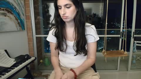 hollyshit_ online show from October 1, 2025, 12:05 am