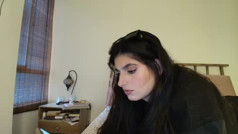 hollyshit_ online show from March 25, 2026, 10:27 pm