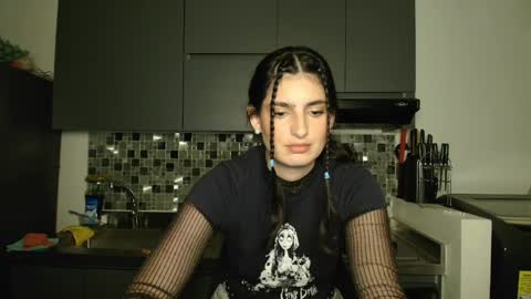Snapshot of hollyshit_ chatting on April 17, 2026, 11:52 pm hollyshit_ online show from April 17, 2026, 11:52 pm