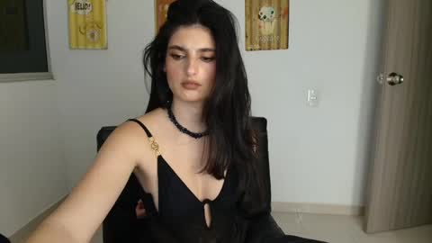 Snapshot of hollyshit_ chatting on April 22, 2026, 12:02 am hollyshit_ online show from April 22, 2026, 12:02 am