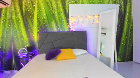 HollyTaillor online show from September 13, 2025, 5:07 am