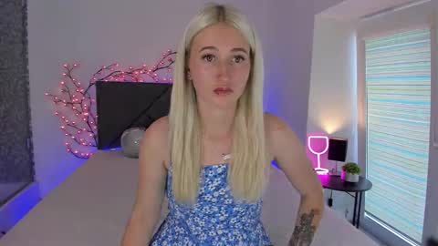 HollyTaillor online show from September 15, 2025, 12:16 pm