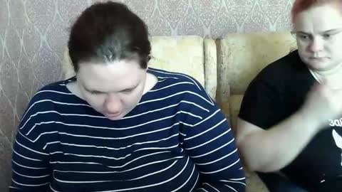 HollyXEva online show from April 18, 2026, 3:49 pm