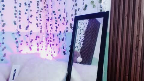 Snapshot of hollyxx_ chatting on December 13, 2024, 12:50 pm holly online show from December 13, 2024, 12:50 pm