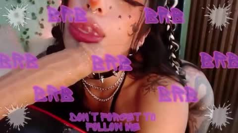 Snapshot of hollyxx_ chatting on December 17, 2024, 8:43 pm holly online show from December 17, 2024, 8:43 pm