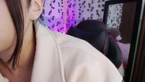 Snapshot of hollyxx_ chatting on December 17, 2024, 11:49 pm holly online show from December 17, 2024, 11:49 pm