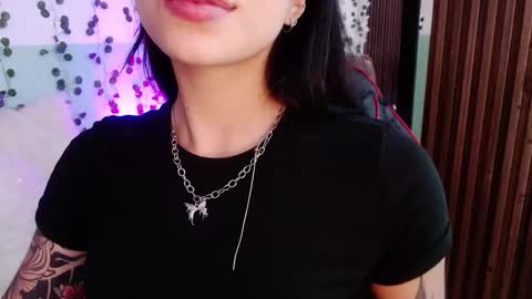 Snapshot of hollyxx_ chatting on December 20, 2024, 5:40 pm holly online show from December 20, 2024, 5:40 pm