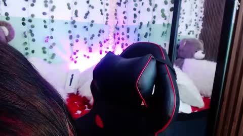 Snapshot of hollyxx_ chatting on December 24, 2024, 6:50 pm holly online show from December 24, 2024, 6:50 pm