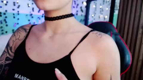 Snapshot of hollyxx_ chatting on December 26, 2024, 11:57 pm holly online show from December 26, 2024, 11:57 pm