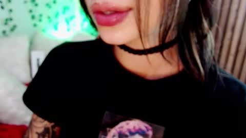 Snapshot of hollyxx_ chatting on January 2, 2025, 10:22 pm holly online show from January 2, 2025, 10:22 pm