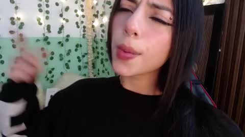 Snapshot of hollyxx_ chatting on January 10, 2025, 8:15 pm holly online show from January 10, 2025, 8:15 pm