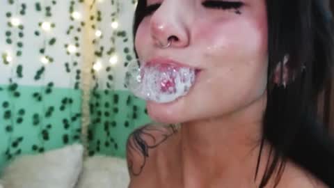 Snapshot of hollyxx_ chatting on January 14, 2025, 2:40 am holly online show from January 14, 2025, 2:40 am