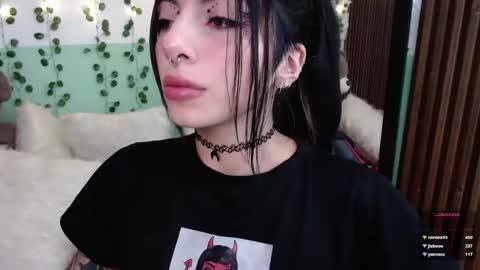 Snapshot of hollyxx_ chatting on January 17, 2025, 1:36 am holly online show from January 17, 2025, 1:36 am