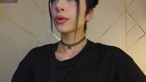 Snapshot of hollyxx_ chatting on February 4, 2025, 12:51 am holly online show from February 4, 2025, 12:51 am