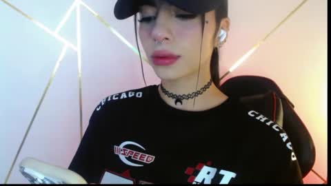 Snapshot of hollyxx_ chatting on February 21, 2025, 1:44 pm holly online show from February 21, 2025, 1:44 pm