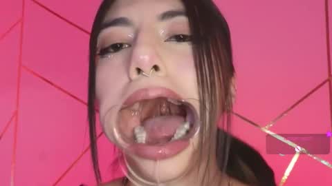 holly online show from March 19, 2026, 3:54 am