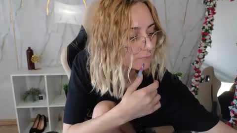 Snapshot of hollyy_pollyyyy chatting on June 28, 2026, 2:28 am Polly online show from June 28, 2026, 2:28 am