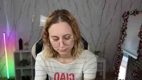 Snapshot of hollyy_pollyyyy chatting on July 31, 2026, 2:22 am Polly online show from July 31, 2026, 2:22 am