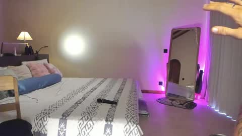 Snapshot of holy_khloe chatting on April 18, 2026, 2:37 am Kira Purrr online show from April 18, 2026, 2:37 am
