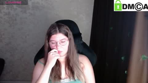 Welcome guys  Pleasure to see you all here  My name is MichaelaTip menu is active Private is open  online show from September 26, 2025, 5:44 am