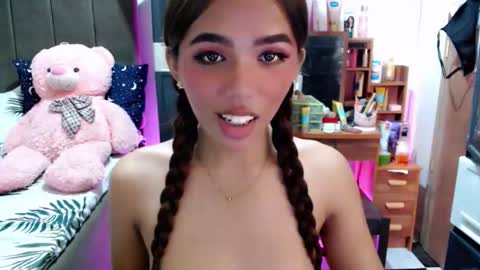 holy_molly1 online show from November 14, 2025, 2:27 pm