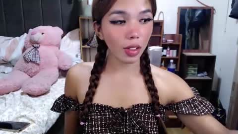 holy_molly1 online show from May 2, 2026, 7:46 am