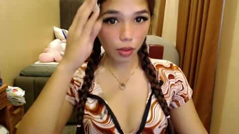 Snapshot of holy_molly1 chatting on June 12, 2026, 3:33 pm holy_molly1 online show from June 12, 2026, 3:33 pm
