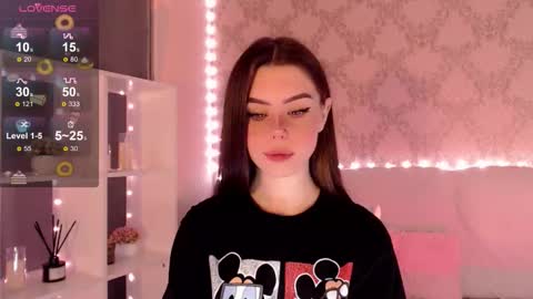 Snapshot of holymiax chatting on October 3, 2025, 3:25 am Mia online show from October 3, 2025, 3:25 am