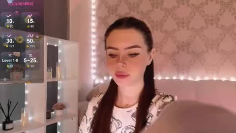 Mia online show from December 4, 2025, 3:05 am