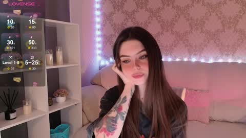 Mia online show from April 8, 2026, 3:50 am