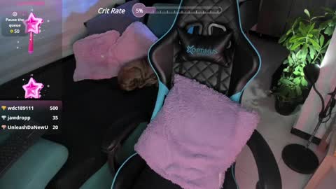 Snapshot of holypurpleee chatting on January 8, 2025, 3:29 am Mila Purple online show from January 8, 2025, 3:29 am