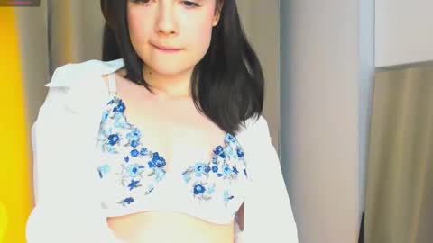 May online show from September 25, 2025, 7:39 pm