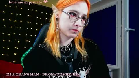 Honelints boyblonde hair AsterMIntfemboybrown hair online show from February 7, 2025, 7:27 pm