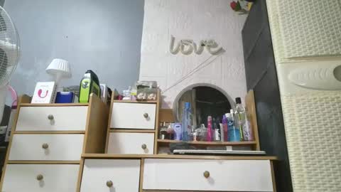 Snapshot of honestsexforyou chatting on December 23, 2025, 12:52 am happy birthday to me online show from December 23, 2025, 12:52 am