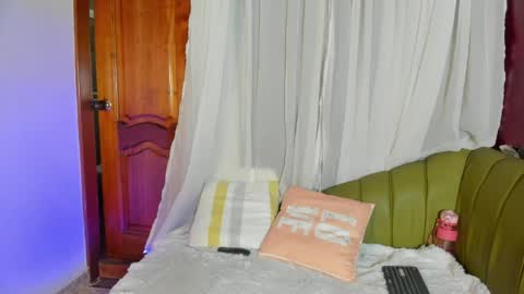 Snapshot of honey__monroe chatting on April 27, 2026, 12:30 am honey monroe online show from April 27, 2026, 12:30 am