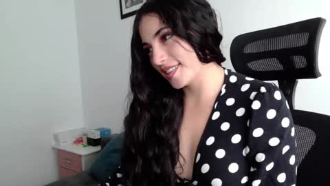 Snapshot of honey_aynur chatting on February 2, 2025, 3:39 pm Honey Aynu online show from February 2, 2025, 3:39 pm