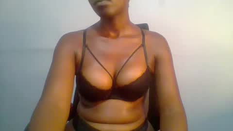 Snapshot of honey_beb chatting on February 19, 2025, 4:22 pm honey_beb online show from February 19, 2025, 4:22 pm