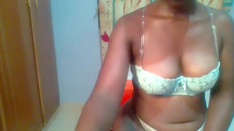 Snapshot of honey_beb chatting on February 21, 2025, 1:55 am honey_beb online show from February 21, 2025, 1:55 am