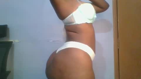 Snapshot of honey_beb chatting on February 21, 2025, 10:17 am honey_beb online show from February 21, 2025, 10:17 am