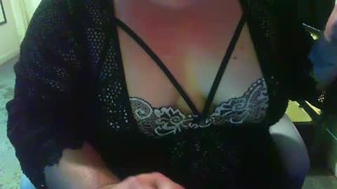 honey bee    online show from September 27, 2025, 7:57 am